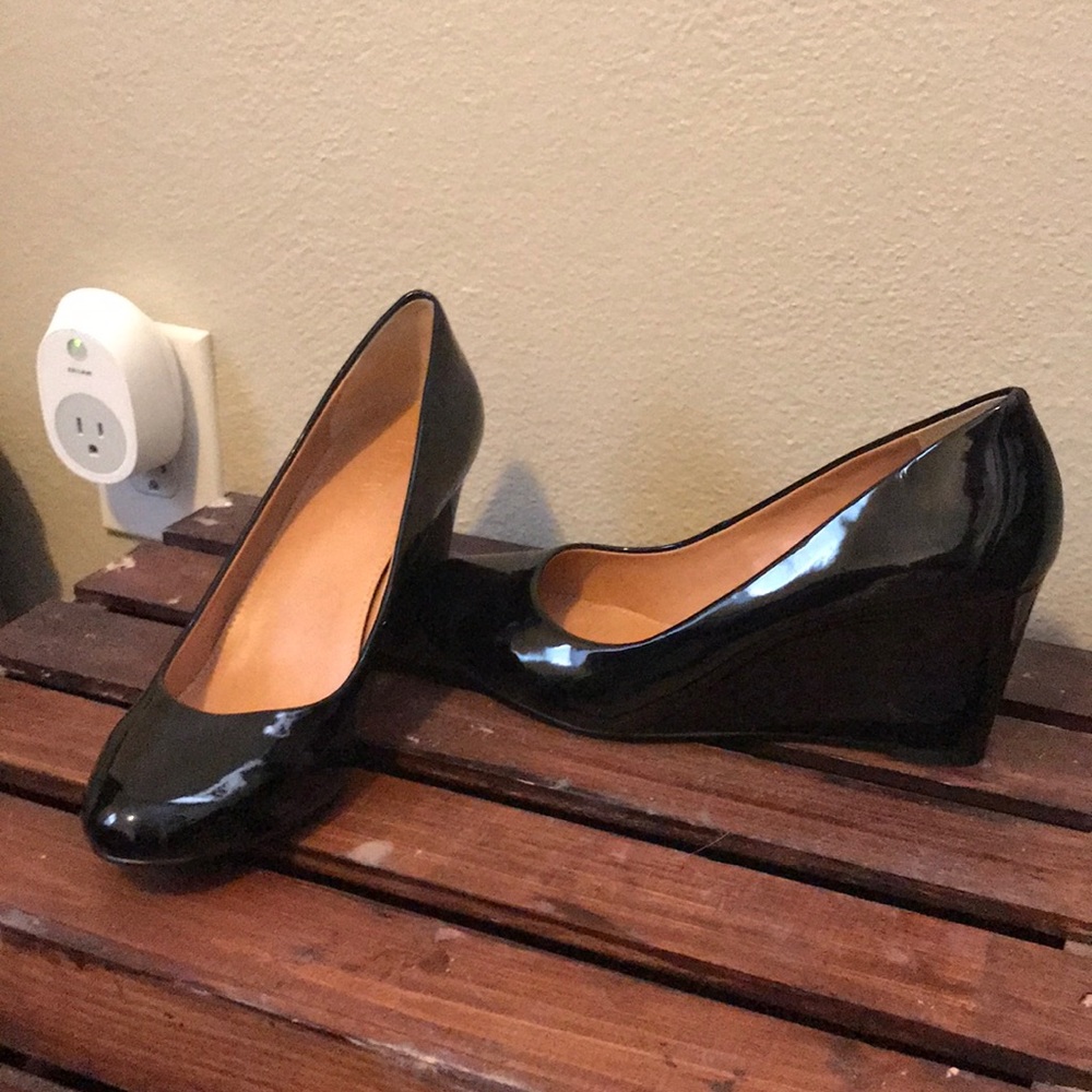 J CREW black patent leather wedges